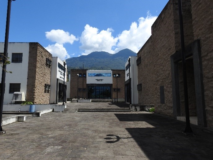 Visitan edificio del CAJ ubicado en Panabaj, Santiago Atitlán, Sololá